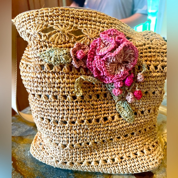 April Cornell Handbags - Vintage 💓💚 April Cornell Straw Crocheted Floral💚Purse Bag Zip Close Tan Strap